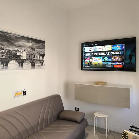 Castel Sant' Angelo - Vatican - Center - Direct Bus Stop To And From Fiumicino 4* Ρώμη