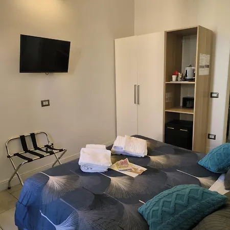 Castel Sant' Angelo - Vatican - Center - Direct Bus Stop To And From Fiumicino 4*