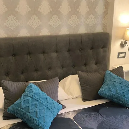 Castel Sant' Angelo - Vatican - Center - Direct Bus Stop To And From Fiumicino 4*